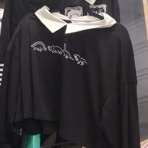 (SHEIN) Two Cropped long sleeve shirts with graphic designs